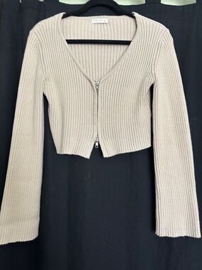 Ribbed Zip-Front V-Neck Crop Sweater - Beige